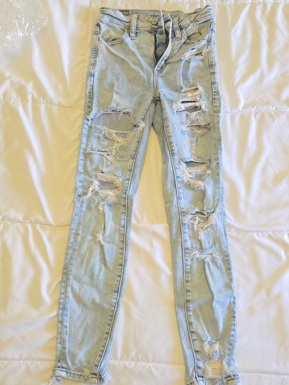 American Eagle Outfitters Light Wash Distressed Skinny Jeans